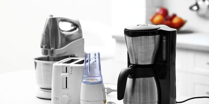 Household and kitchen appliances 