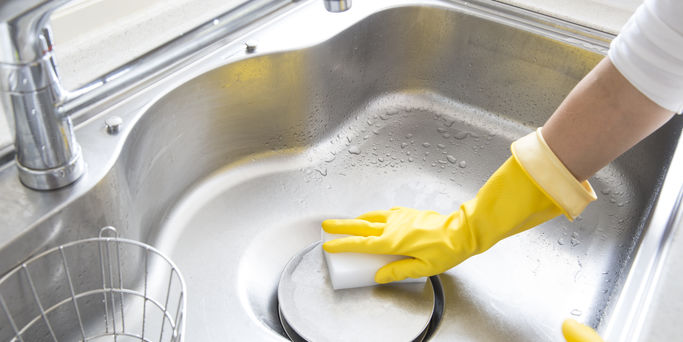 Cleaning the kitchen sink 