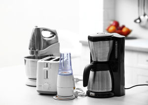 Household and kitchen appliances 